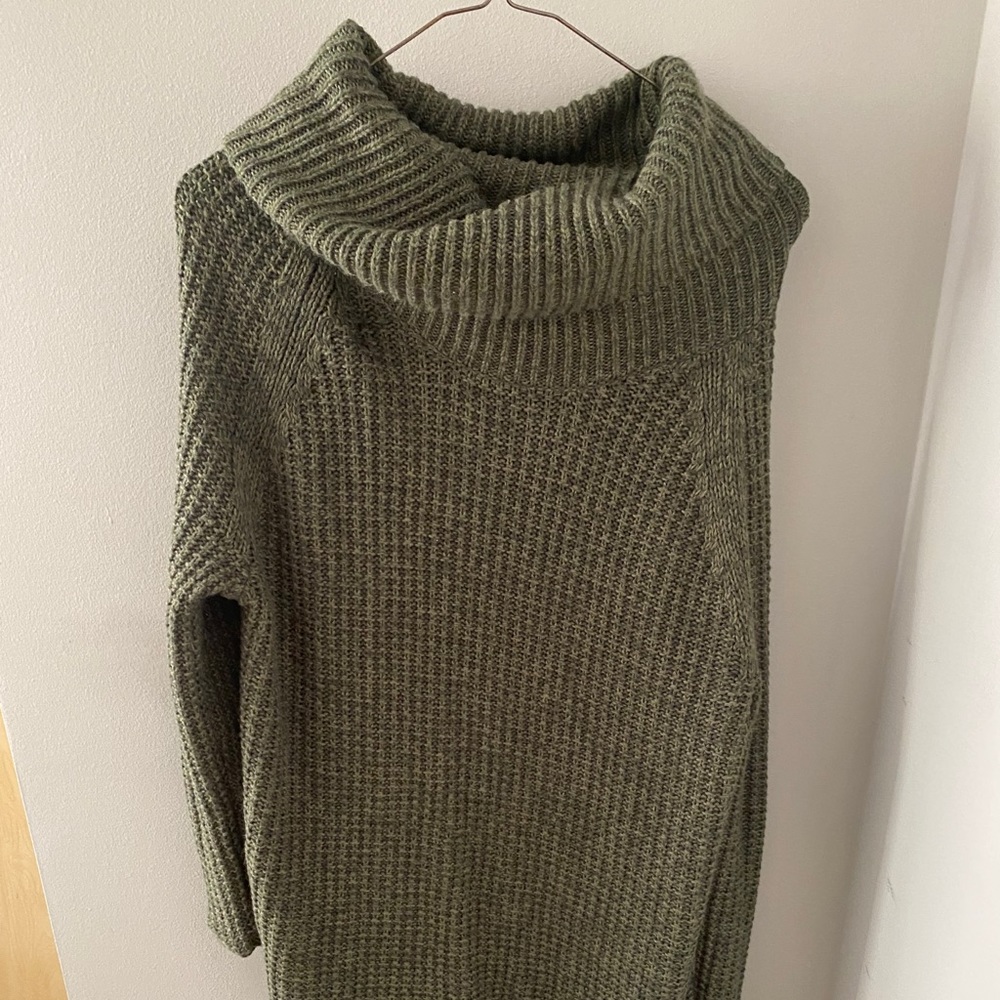 Green turtleneck sweater